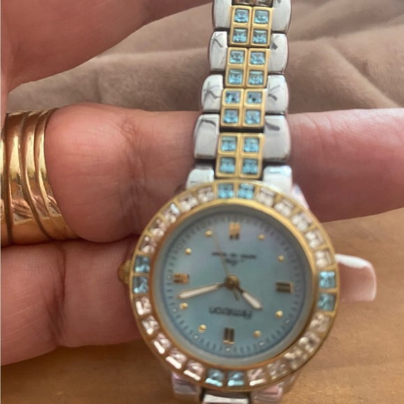 Armitron woman’s quarts watch waterproof - Picture 4 of 10